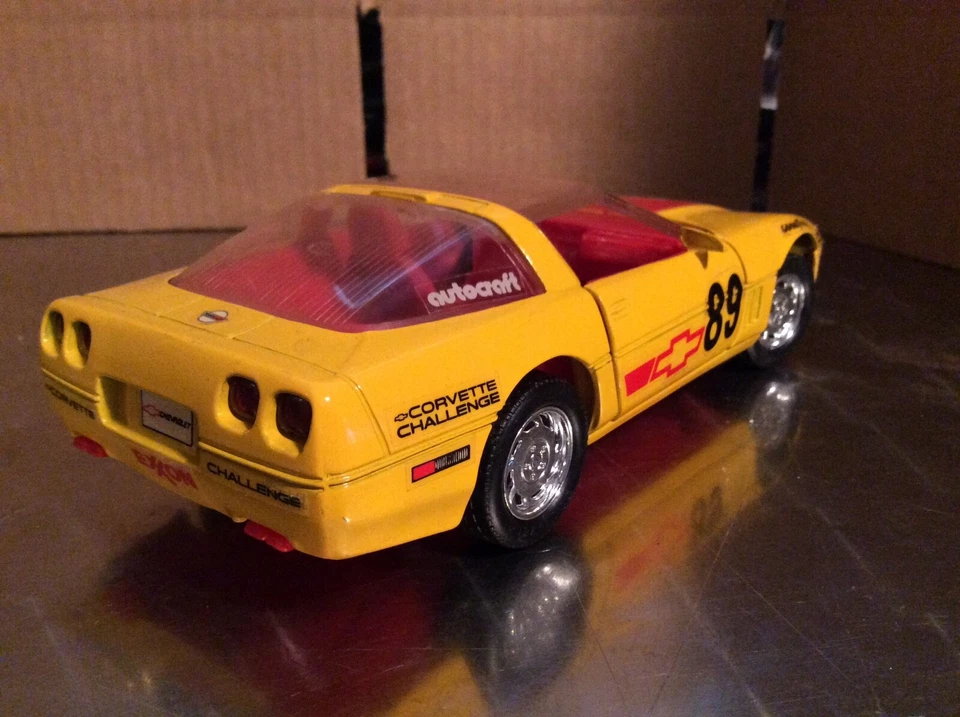 Corvette ZR-1 amarillo carreras. Revell Chevy 1/24 Diecast suelto Foto 3 de 4