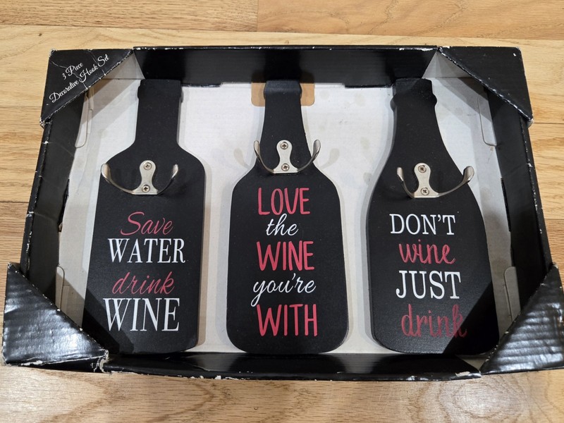3-piece decorative hook set with wine-themed sayings