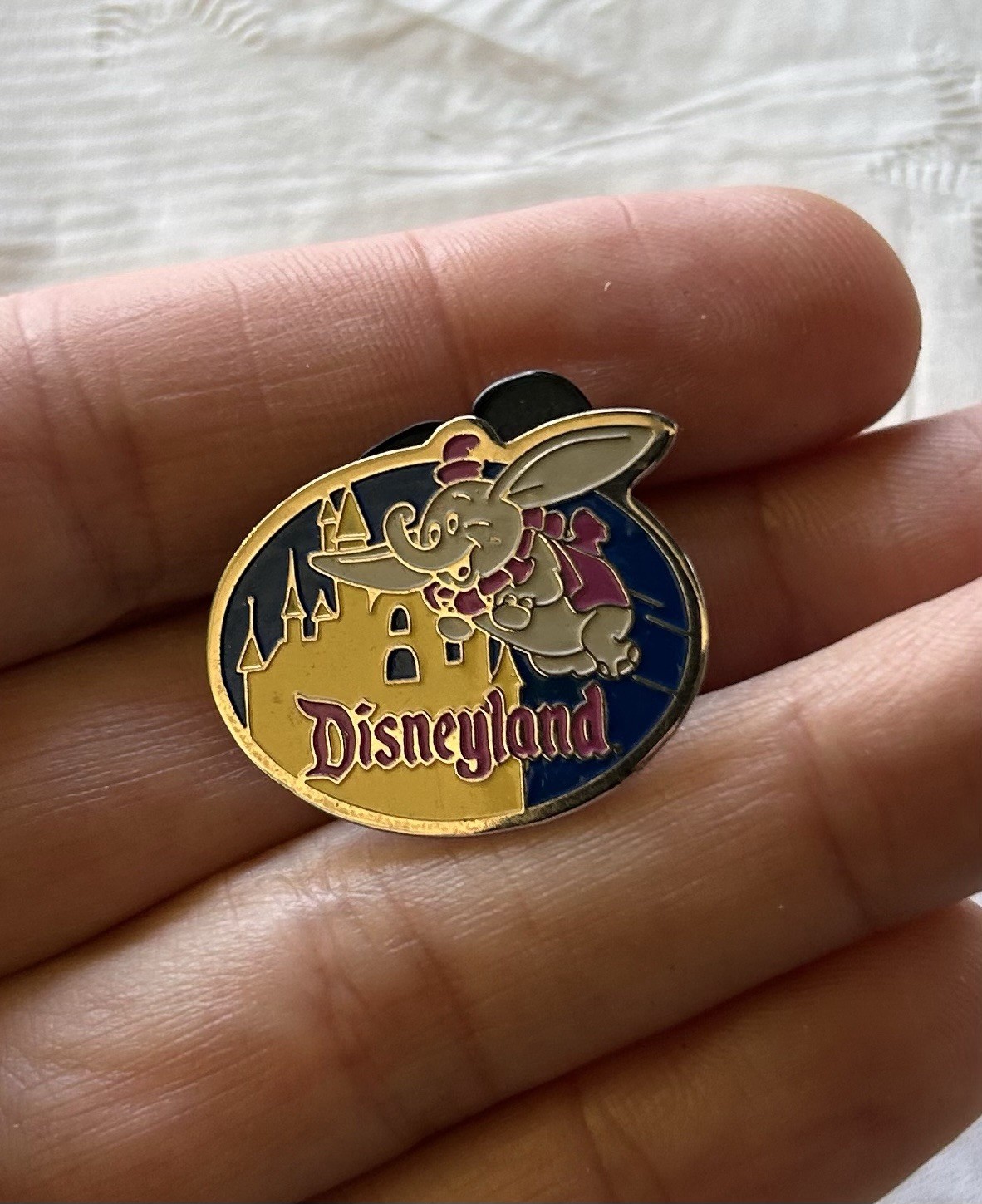 1997 Disneyland Dumbo Flying Over Castle Longs Drugstore Promotional Disney Pin