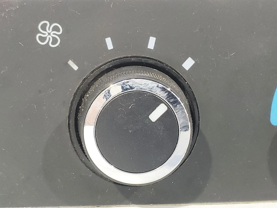 2008 2017 GMC Savana 3500 OEM AC Temperature Control 84793087 - Image 3 of 4