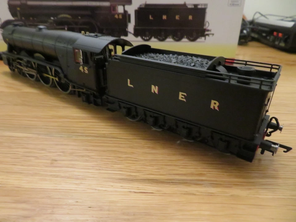 Hornby R30087 LNER A3 Class No.45 Lemberg Locomotive - Black - Image 2 of 4