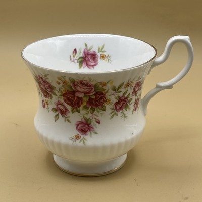 Queens Rose By Elizabethan Footed Gold Trim Teacup w/ Pink Roses Yellow Flowers