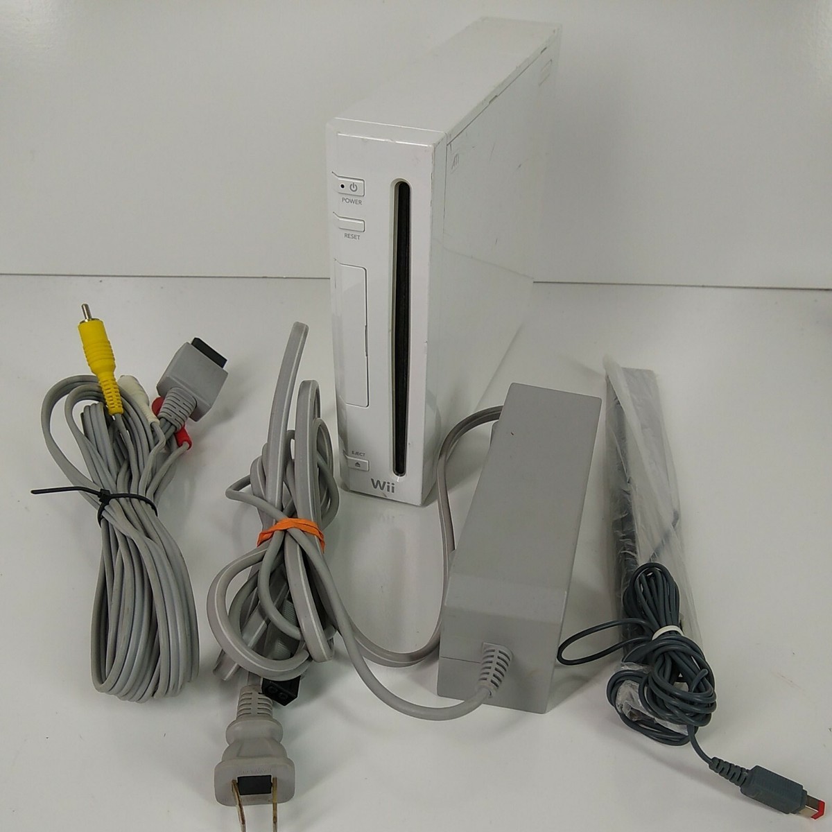 任天堂Wii（NINTENDO Wii） Amazon.com: Nintendo Wii Console (Red) (Renewed) : Video Games