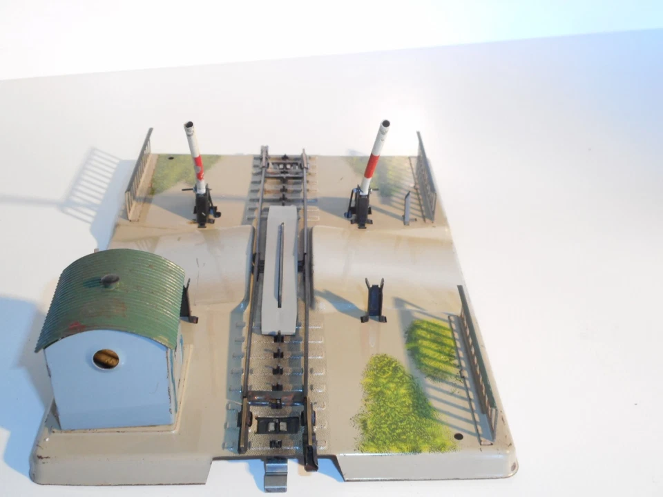 Marklin Metal Level Crossing 7390. Manual operation. HO. 3 rail AC only. No box. - Image 2 of 4