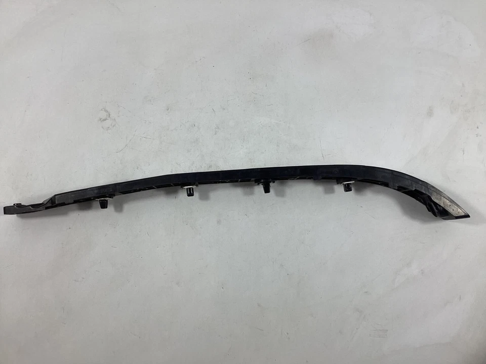 Soporte de montaje de parachoques trasero izquierdo Nissan Rogue 2015-2020 OEM. Foto 2 de 4