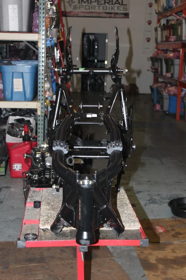 Chasis cuadro principal Triumph Rocket III Touring 2009 solo piezas STRAIGHT BOS Foto 2 de 4