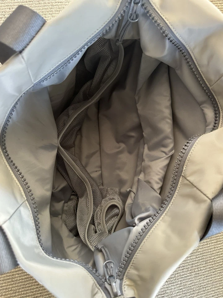 Lulu Lemon Gym Bag Sports Bag Travel Bag - Image 3 of 3