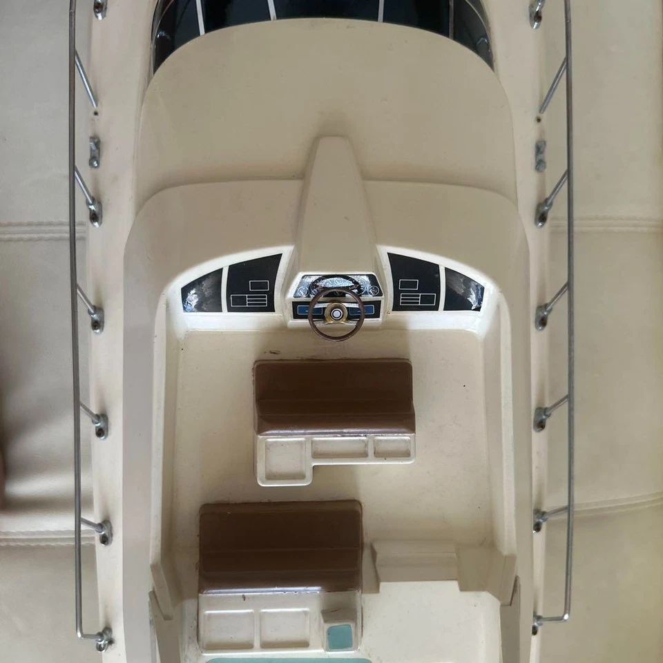 KYOSHO Majesty 800 Radio Controlled Electric Pwrd Sprt Cruiser Boat Used Japan - Image 4 of 4