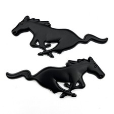 2x Mustang Emblem Zeichen Schwarz Schriftzug Aufkleber Logo Pferd Horse für Ford