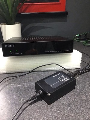 Sony SMP-N100 Netzwerk Mediaplayer schwarz Dolby Digital Plus HD.  