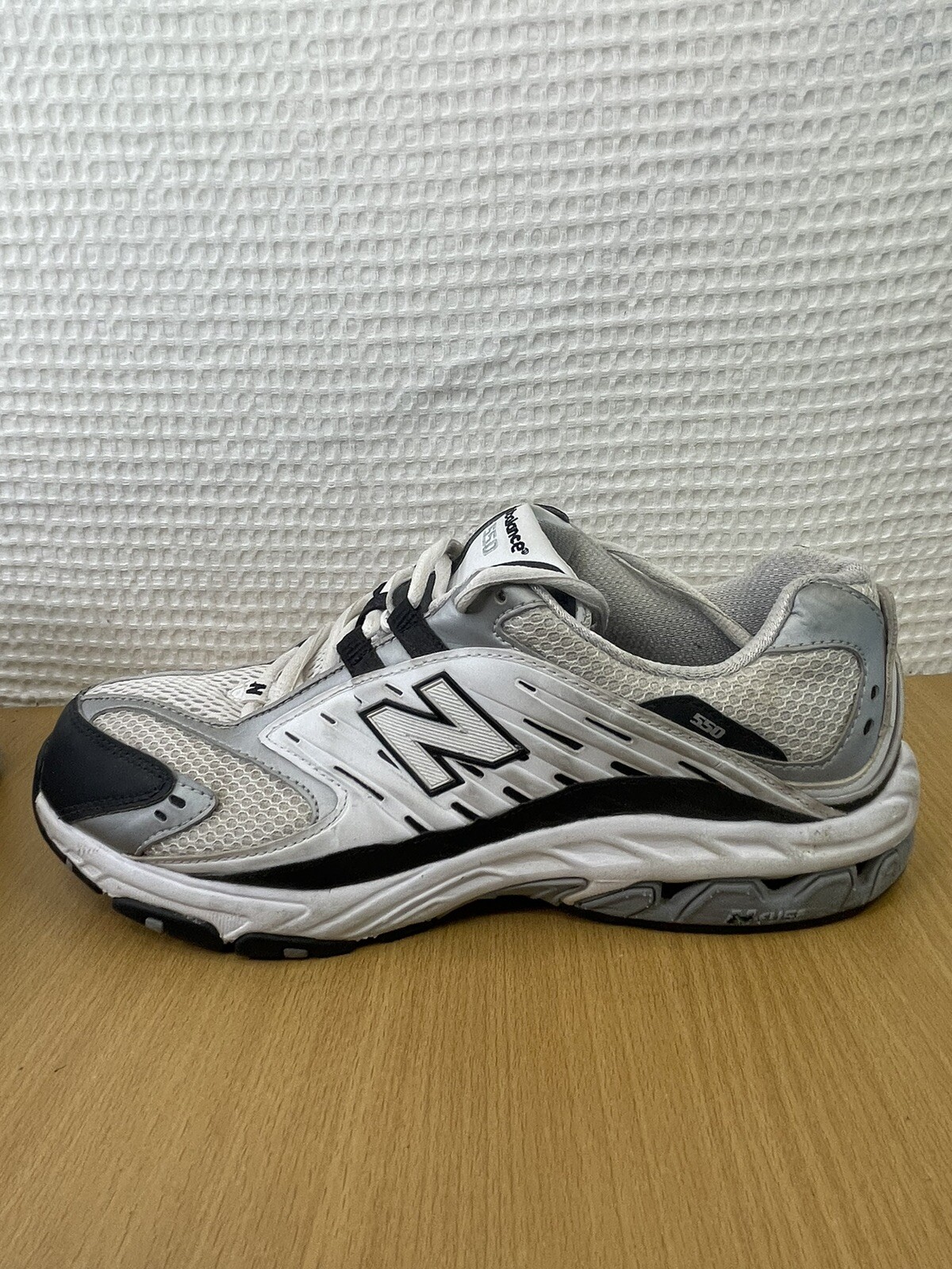 NEW BALANCE 550 MX550WBS Men’s Size 9.5 White Gray Sneakers Lace Up thumbnail 6