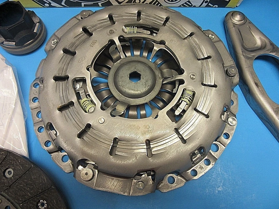 Clutch Kit LUK BMW OEM# 21207587368 128i 325Ci 325i 328i 328i xDrive 528i Z4 New - Image 4 of 4