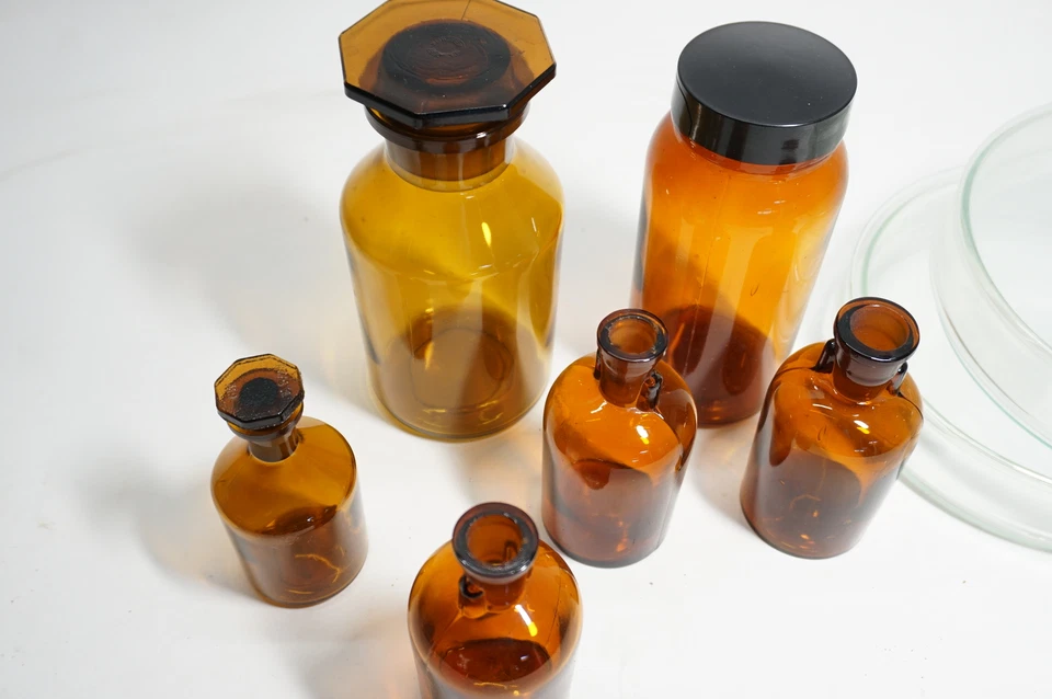 Laborkonvolut #30 Steilbrustflaschen Braunglas Apothekerflaschen Petrischale - Bild 2 von 4