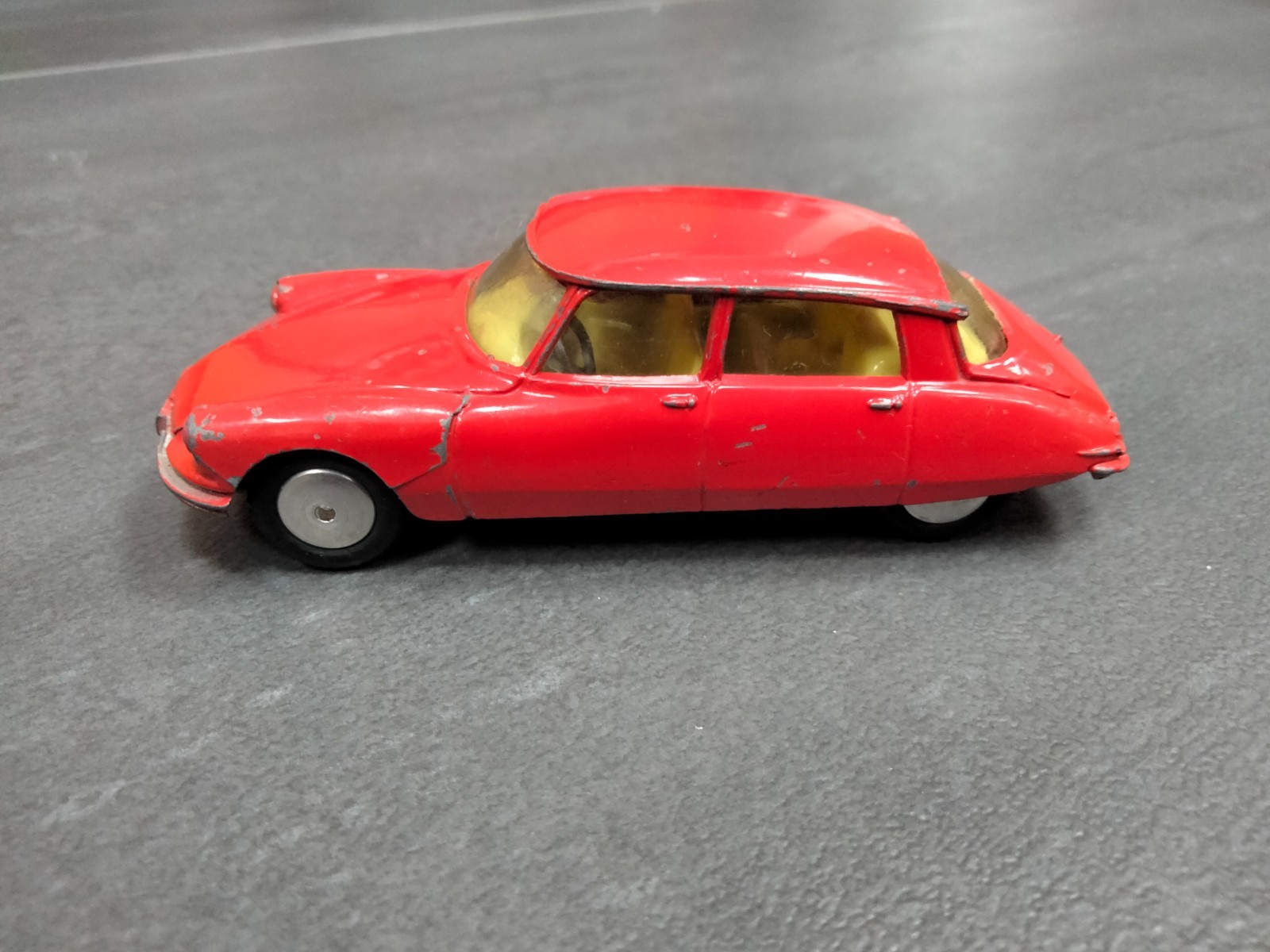 Corgi 210s, Citroen DS19 - Free Price Guide & Review