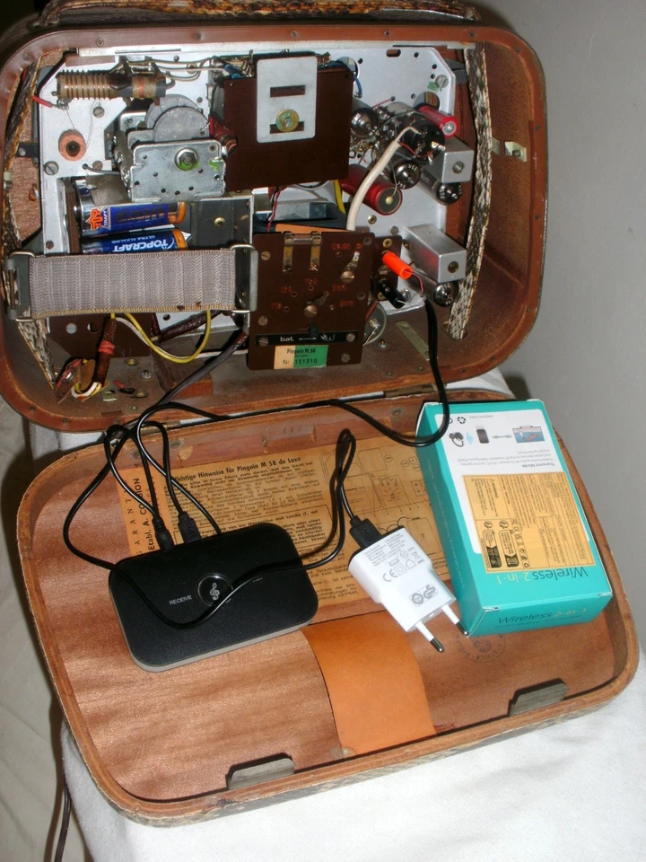 AKKORD Pinguin M 58, funktionstüchtig, Schlangenimitat, mit Bluetooth Empfänger. - Bild 2 von 4