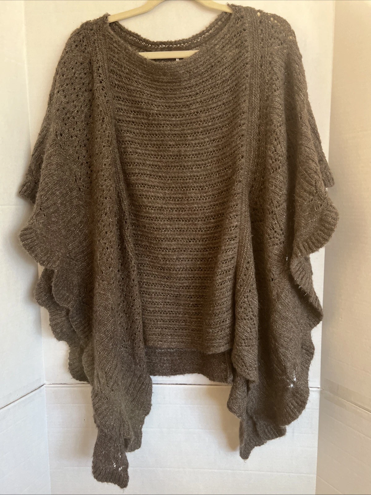 Free People Poncho Womens One Size Open Knit Square Brown Stitch Variety 40” W
Opens in a new window