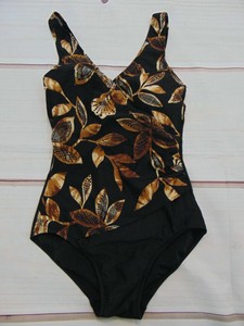 black one piece swimsuit with padding
