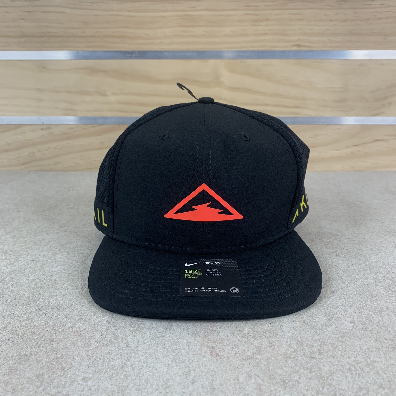 nike trail caps