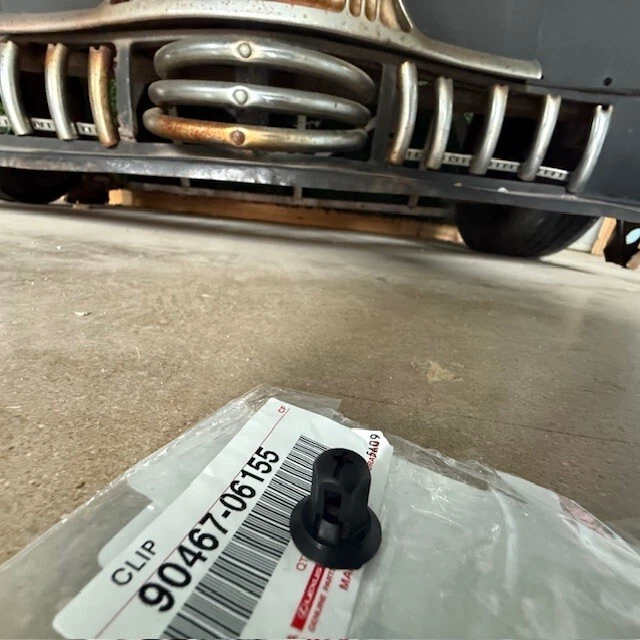 (1) 90467-06155 Toyota OEM genuíno CLIP - Imagem 2 de 4