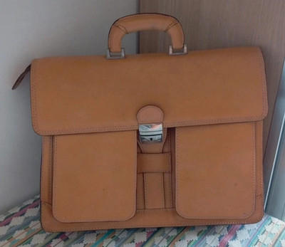 Echtleder Aktentasche 3 Fächer und 2 Taschen Farbe Camel
