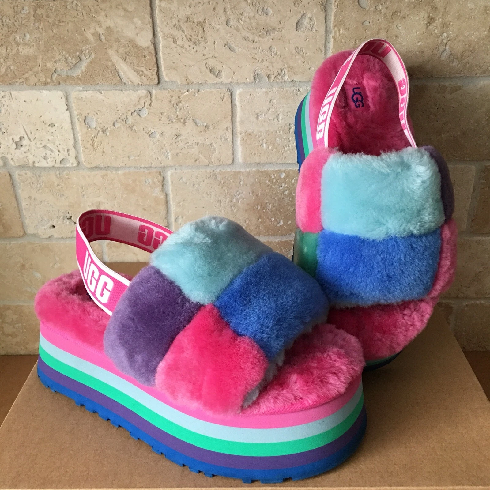 SANDALI SLIDE UGG PRIDE DISCO CHECKER BLU ARCOBALENO FLUFF TAGLIA US 6 DONNA