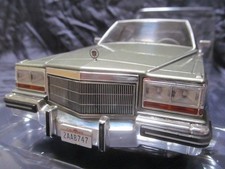 1 18 Cadillac Fleetwood Brougham 1982 gray full size car