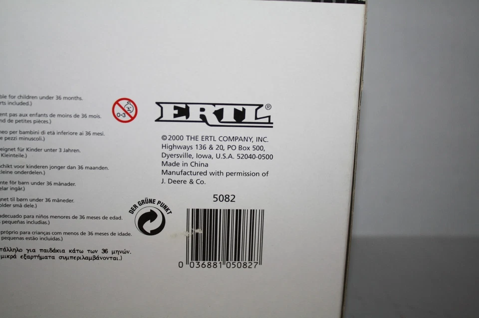 JOHN DEERE 100 LARGE  SQUARE BALER DIECAST-1/32-NICE-BOX-GREEN-2000 ERTL #5082 - Image 4 of 4