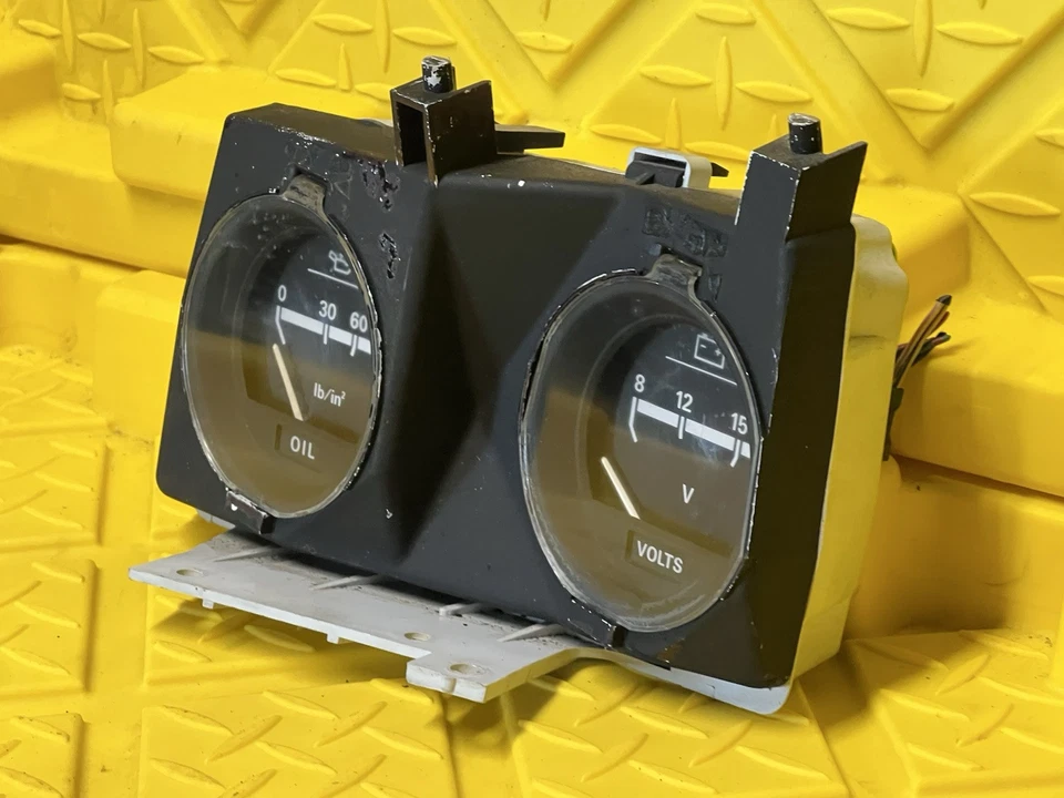 Conjunto de medidor de aceite y voltios 87-89 Nissan 300ZX VG30 Z31 2+2 FABRICANTE DE EQUIPOS ORIGINALES Foto 2 de 3