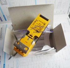 One New PILZ 570251 PSEN me4.2 / 4AS safety switch