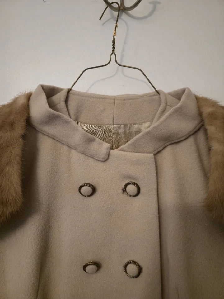 Woman's Camel Colo Button Up Trench Coat With Genuine Fur Collar Handmade Size M - Image 4 of 4