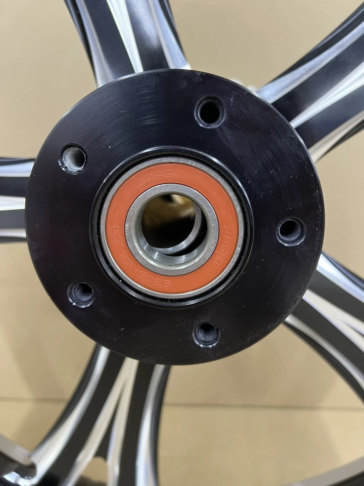 Rueda delantera Extreme Machine Wheels Fierce Billet Harley-Davidson 1204-7905R-XF Foto 4 de 4