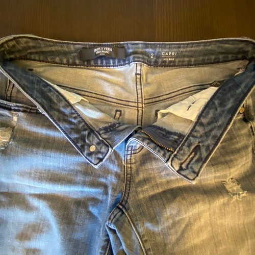 SIMPLY VERA Vera Wang - Women's Distressed Capris - Size: 2 - Picture 3 of 4