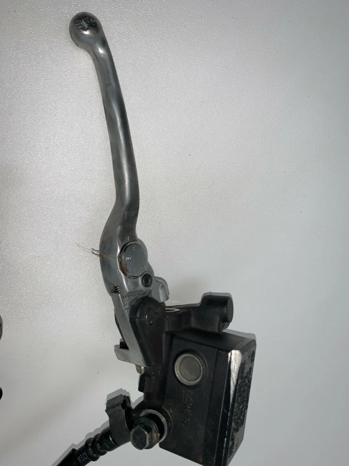 Yamaha FZ6R 2009 09-17 OEM SISTEMA DE FRENOS DELANTEROS CILINDRO MAESTRO JUEGO PAR PINZAS Foto 3 de 4