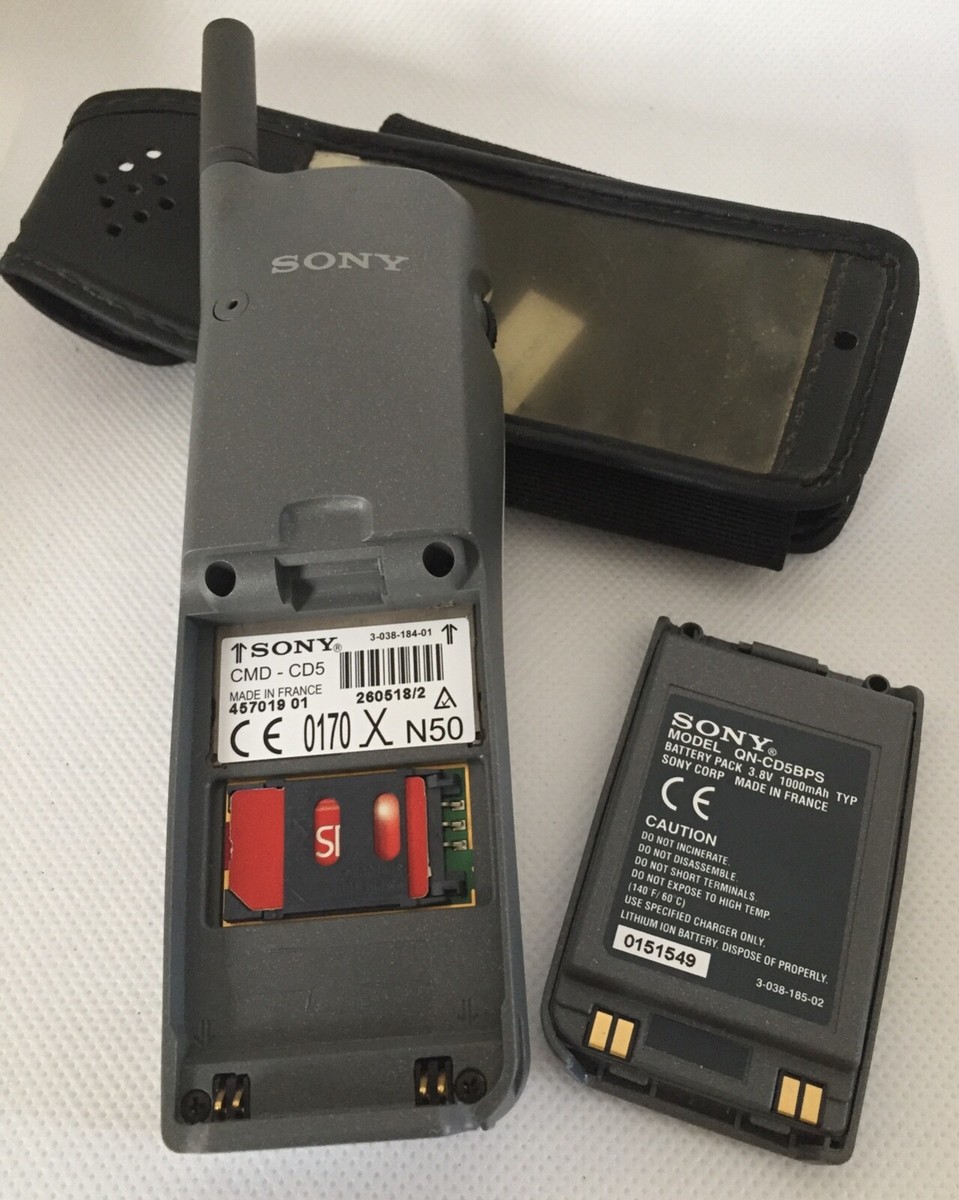 Étui Vintage Pour Téléphone Portable SONY CMD-CD5 - Pour Pièces/décor, Couleur Argenté, Clip - Vendu Avec Housse