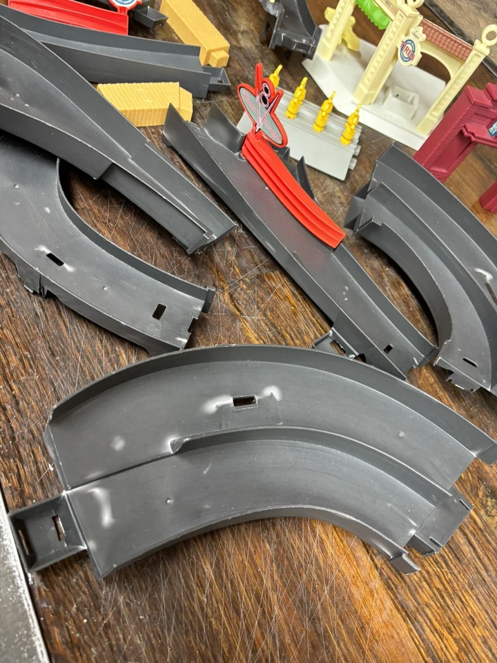 Piezas de repuesto de resortes de radiador de carreras de Disney Cars Foto 2 de 4