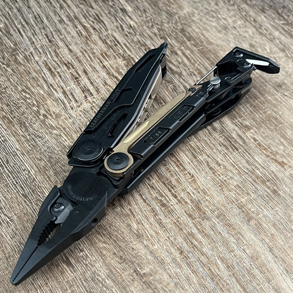 未使用 LEATHERMAN MUT マルチツール ブラック/タン Leatherman MUT Black multi tool with Brown/Tan Inserts