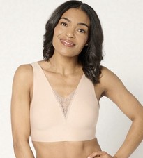Breezies Invisible Bonded Wirefree Bra with Lace Detail Size 3X Sunbeige A691732