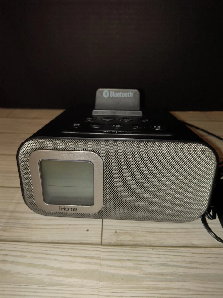 iHome iBT22 Gray Bluetooth LCD Display USB Charging Bedside Dual Speaker Alarm - Image 4 of 4