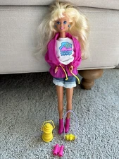 VINTAGE 1993 Camp Barbie Doll With Accessories Mattel Item 11074