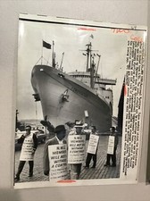 1961 NY National Maritime Union Ship Constitution Strike Picket Press Photo