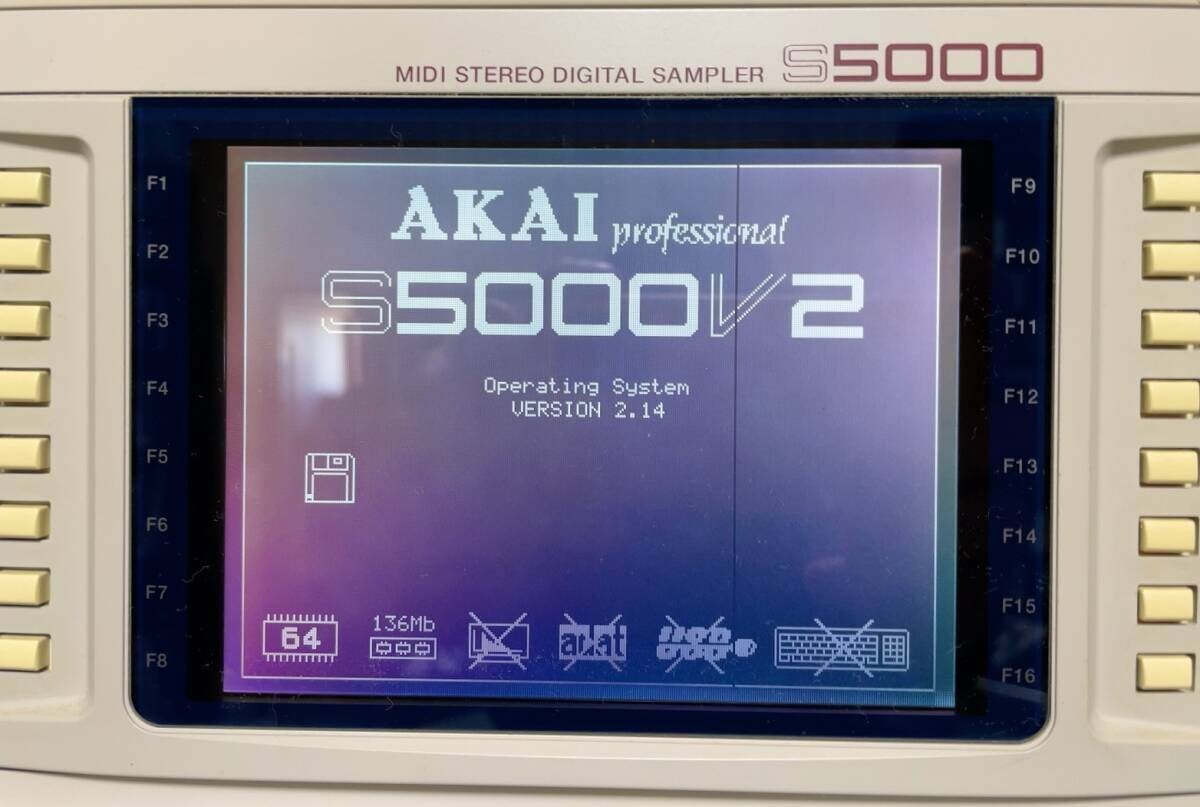 Akai S5000 V2 Digital Sampler 16bit/44.1KHz, 64 voices Akai S5000 V2 Digital Sampler 16bit/44.1KHz, 64 voices