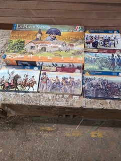 ITALERI1/72 No 6197 La Haye Sainta Plus Extra Figure's Model Kit