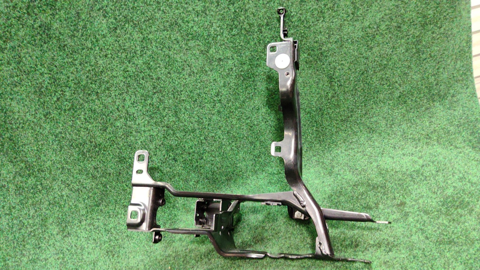 2019-2023 BMW X5 Right Vertical Support Radiator Headlight Mount OEM 51647421710