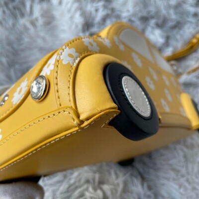 『kate spade』ケイトスペード ビープ ビープ カー ケース Kate Spade Beep Beep Car Crossbody Shoulder Bag Yellow