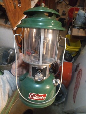 Vtg The Coleman Company Lantern Model 220k May 1981 Seems To Pump But Not Lit