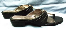 Sofft Women's 8.5 M Black Leather Fashion Thong Sandals New in Box