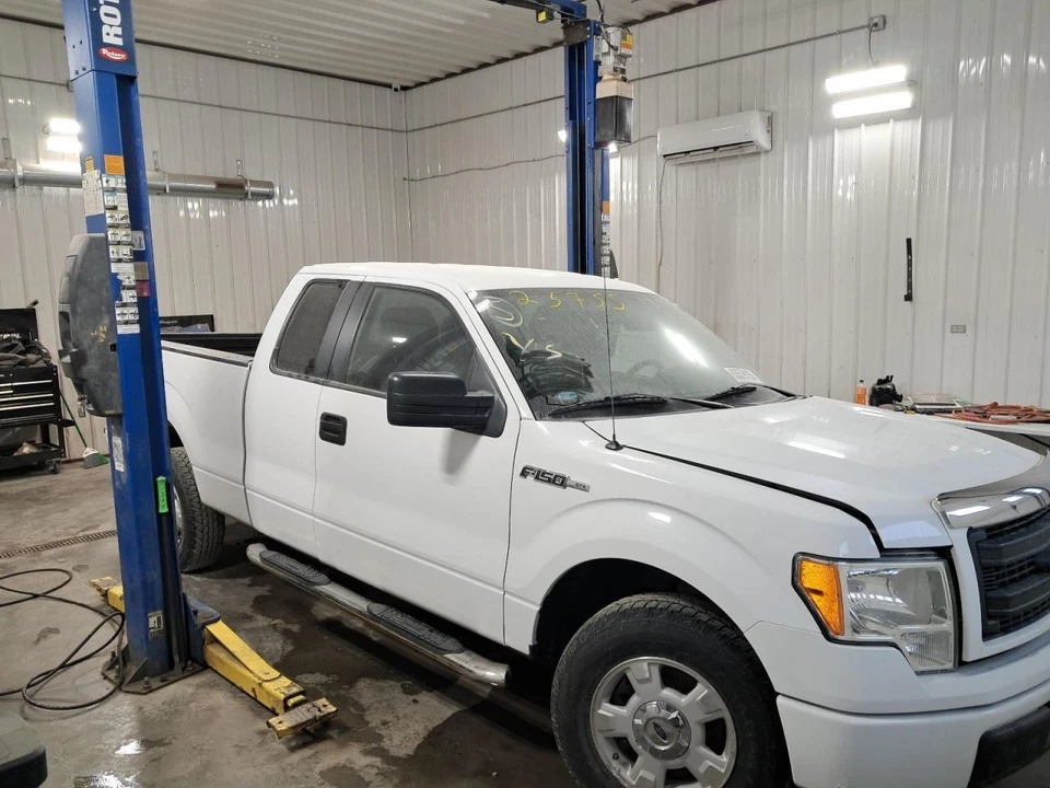 2014 Ford F150 Rear View Mirror OEM Manual Dimming 267-00259 Used - Image 2 of 4