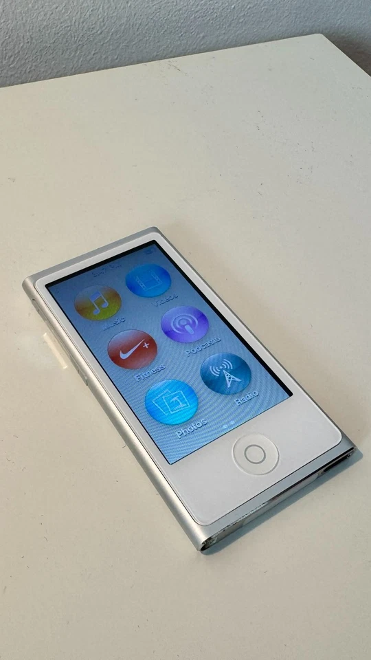 Apple iPod Nano 16GB Lettore MP3/MP4 - Argento - Immagine 4 di 4