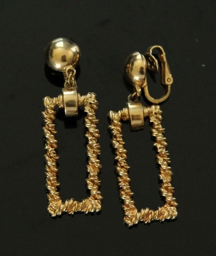 Vtg TRIFARI Crown Gold Tone Modern Art Deco Rectangle Clip-On Dangle EARRINGS - Picture 8 of 8