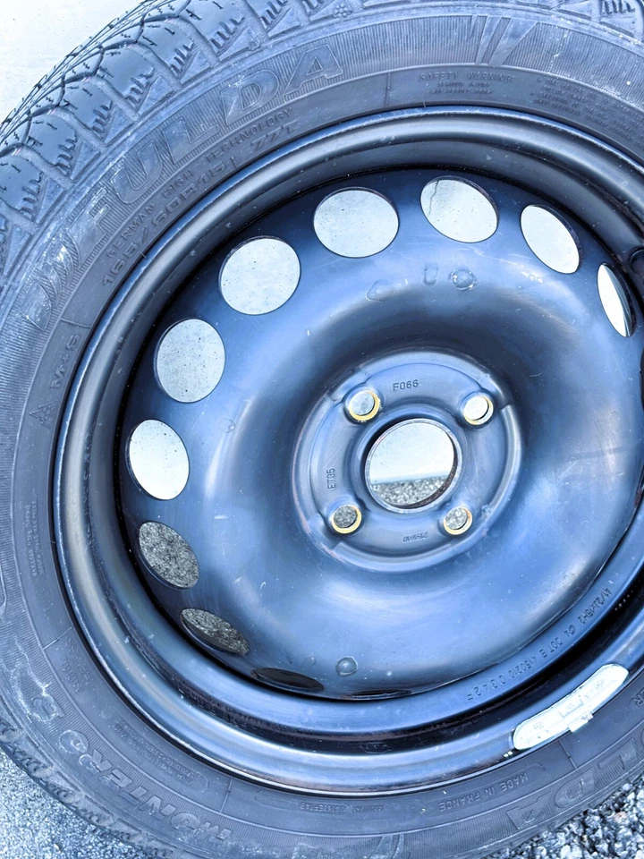 Komplettsatz Toyota Aygo - 15 Zoll Stahlfelgen auf Winterreifen 165/60R15 FULDA - Bild 3 von 4